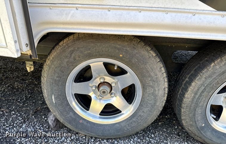 image for item DU9941 2010 Lance camper