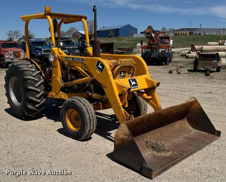 image for item DV2535 1977 John Deere 401 C tractor