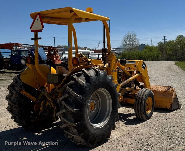 image for item DV2535 1977 John Deere 401 C tractor