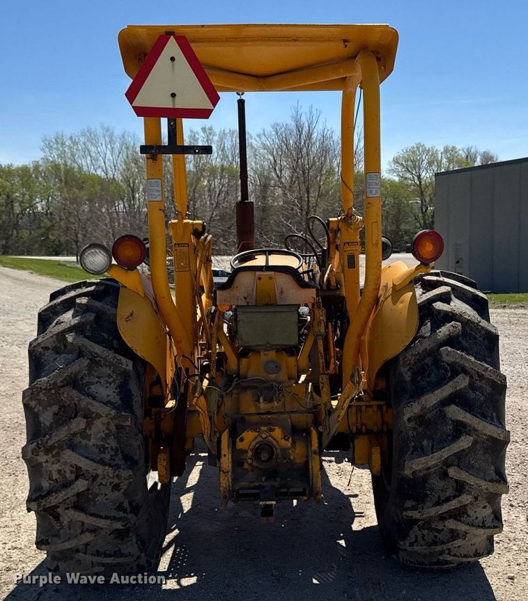 image for item DV2535 1977 John Deere 401 C tractor