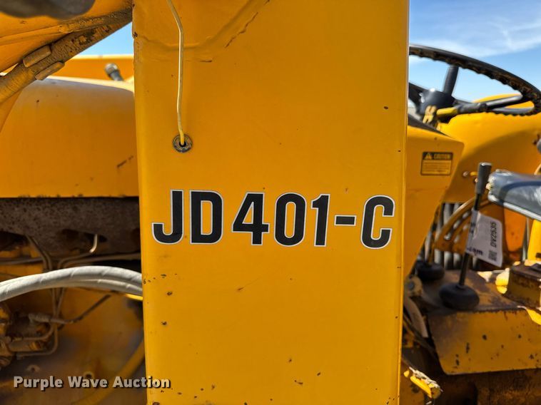 image for item DV2535 1977 John Deere 401 C tractor