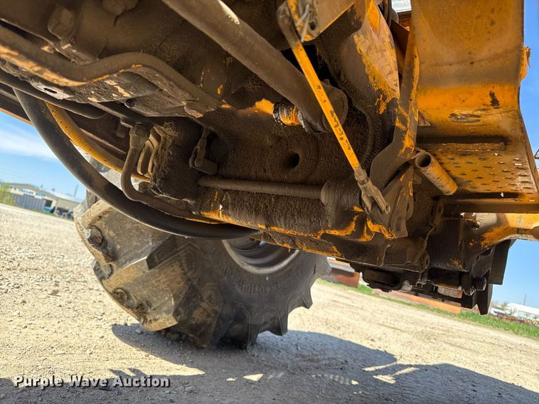 image for item DV2535 1977 John Deere 401 C tractor