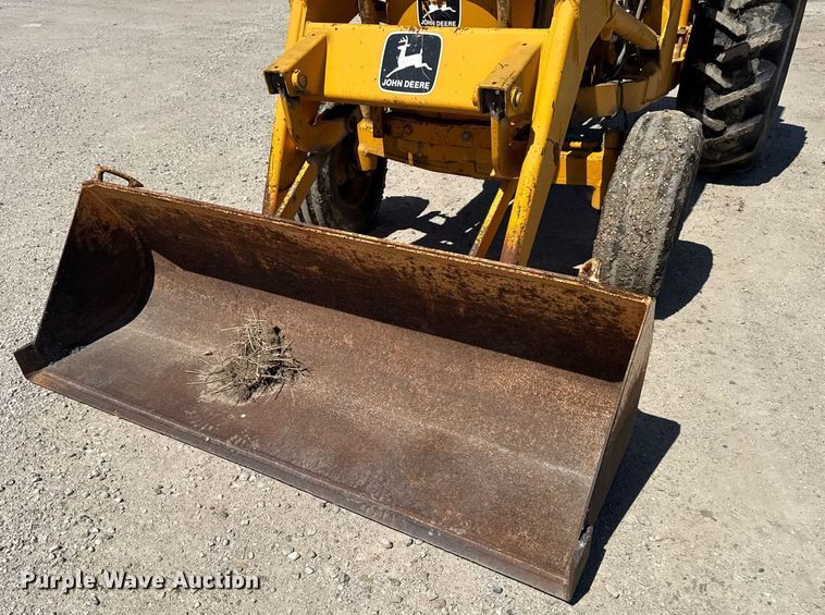 image for item DV2535 1977 John Deere 401 C tractor