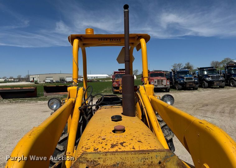 image for item DV2535 1977 John Deere 401 C tractor