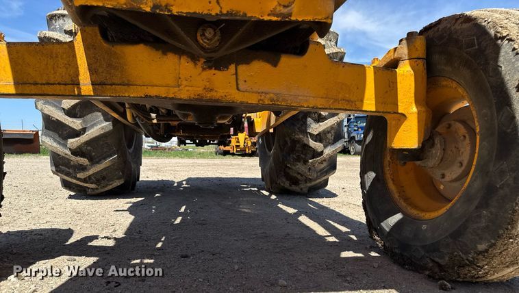 image for item DV2535 1977 John Deere 401 C tractor