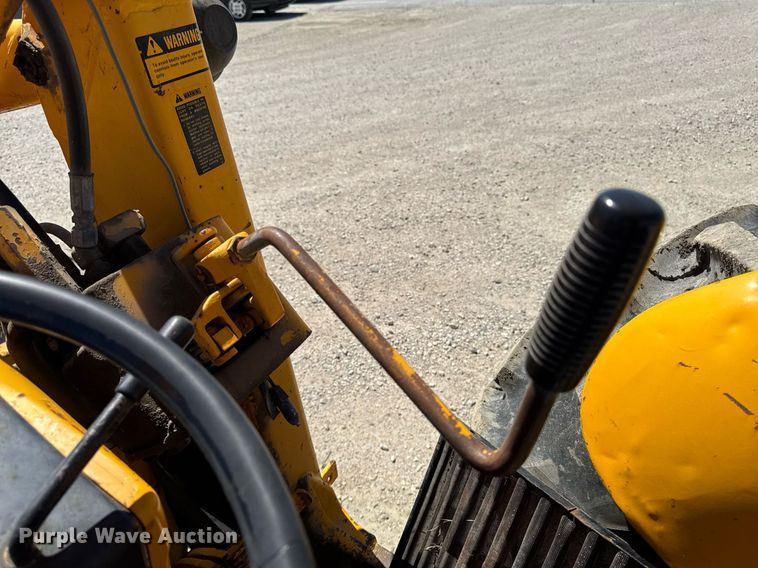 image for item DV2535 1977 John Deere 401 C tractor