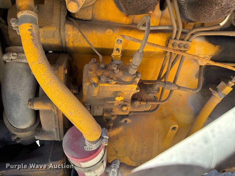 image for item DV2535 1977 John Deere 401 C tractor