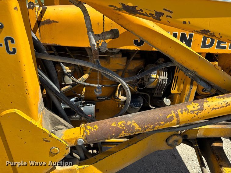 image for item DV2535 1977 John Deere 401 C tractor