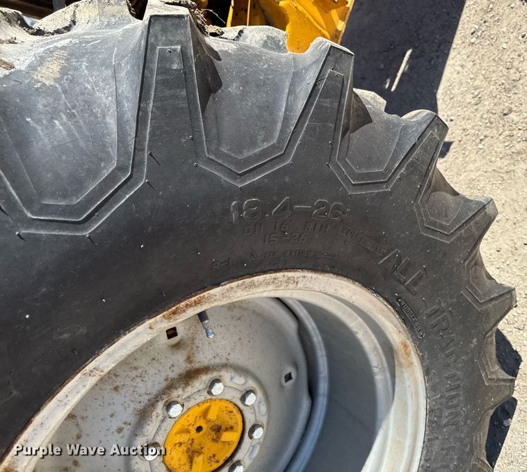 image for item DV2535 1977 John Deere 401 C tractor