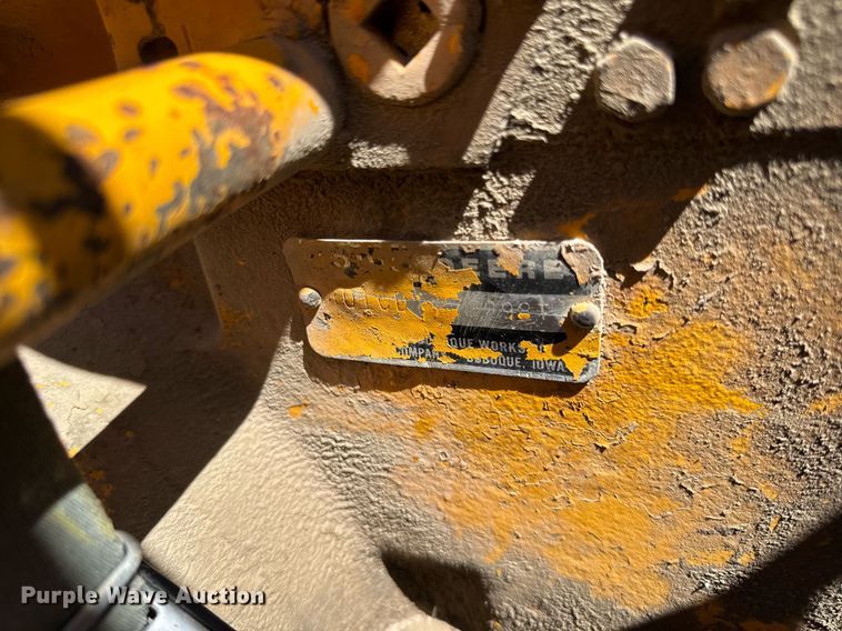 image for item DV2535 1977 John Deere 401 C tractor