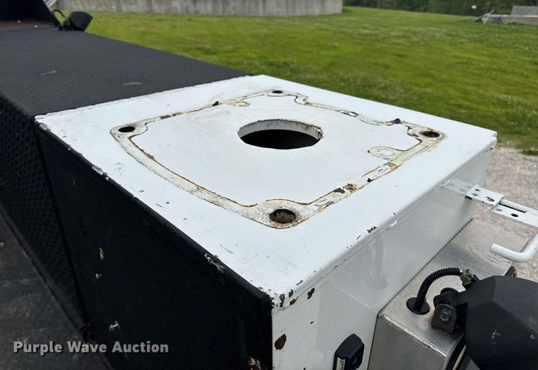 image for item DV4173 2011 Ford F550 XL utility / service truck