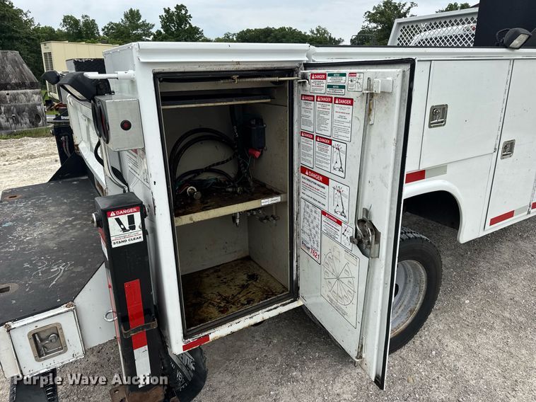 image for item DV4173 2011 Ford F550 XL utility / service truck