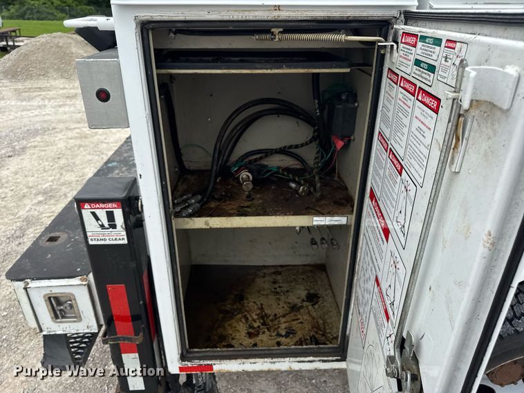 image for item DV4173 2011 Ford F550 XL utility / service truck