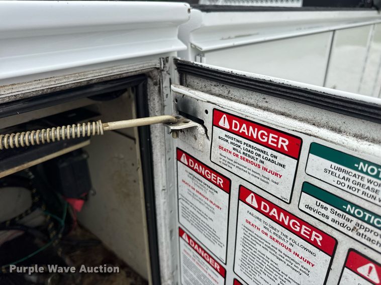 image for item DV4173 2011 Ford F550 XL utility / service truck