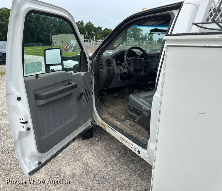 image for item DV4173 2011 Ford F550 XL utility / service truck