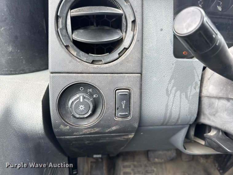 image for item DV4173 2011 Ford F550 XL utility / service truck