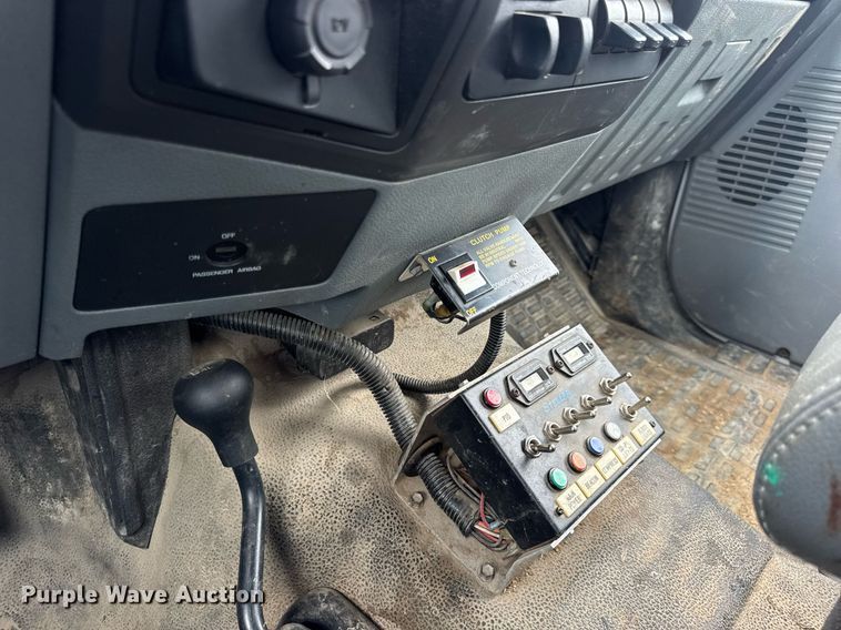 image for item DV4173 2011 Ford F550 XL utility / service truck