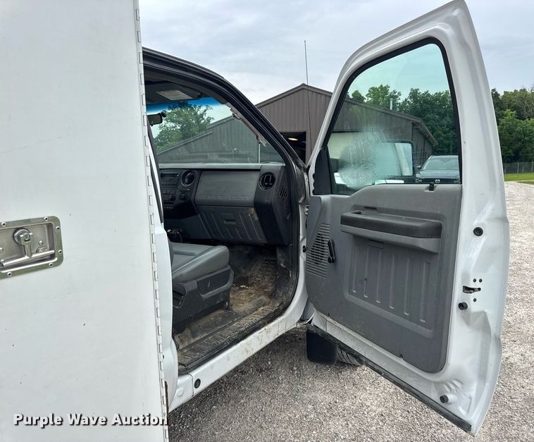 image for item DV4173 2011 Ford F550 XL utility / service truck