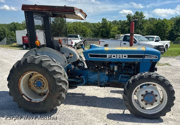 image for item DV4177 Ford 5030 MFWD tractor