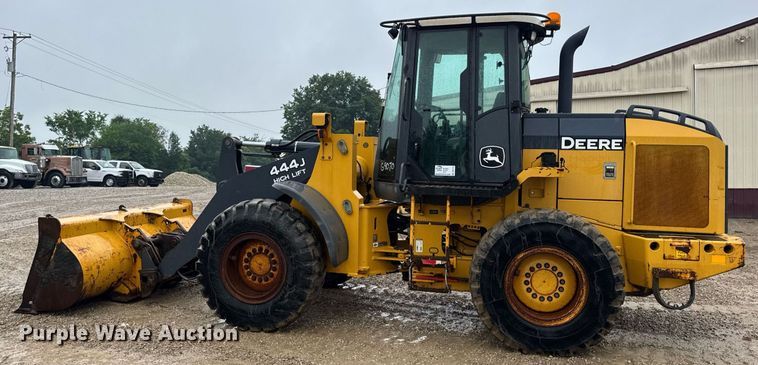 image for item DV4179 2005 John Deere 444J wheel loader