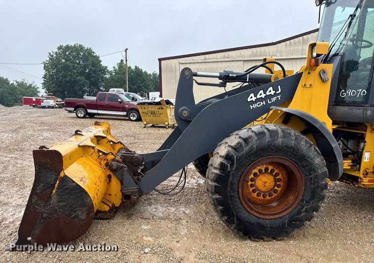 image for item DV4179 2005 John Deere 444J wheel loader