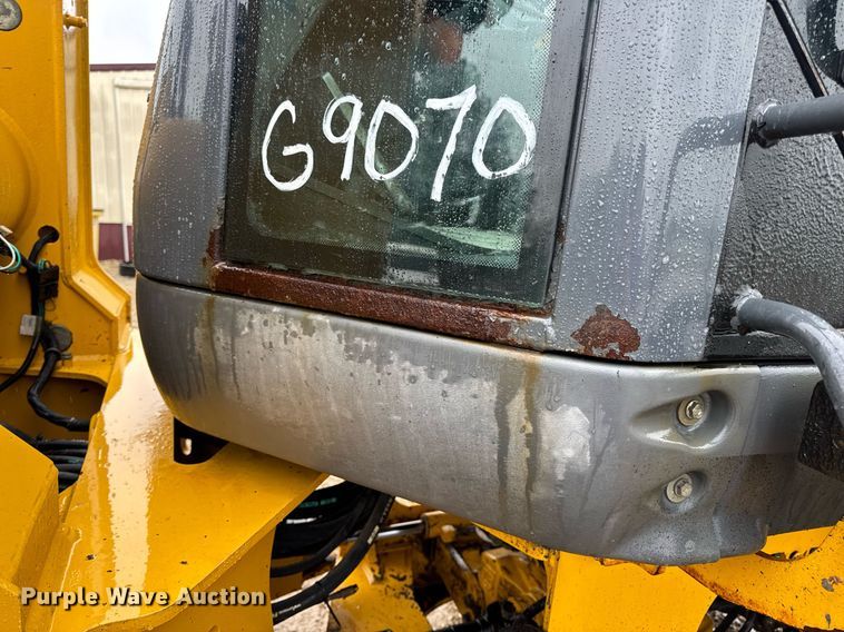 image for item DV4179 2005 John Deere 444J wheel loader