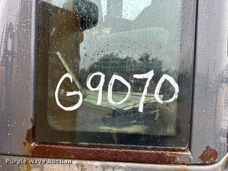 image for item DV4179 2005 John Deere 444J wheel loader