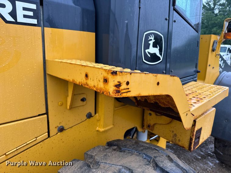 image for item DV4179 2005 John Deere 444J wheel loader