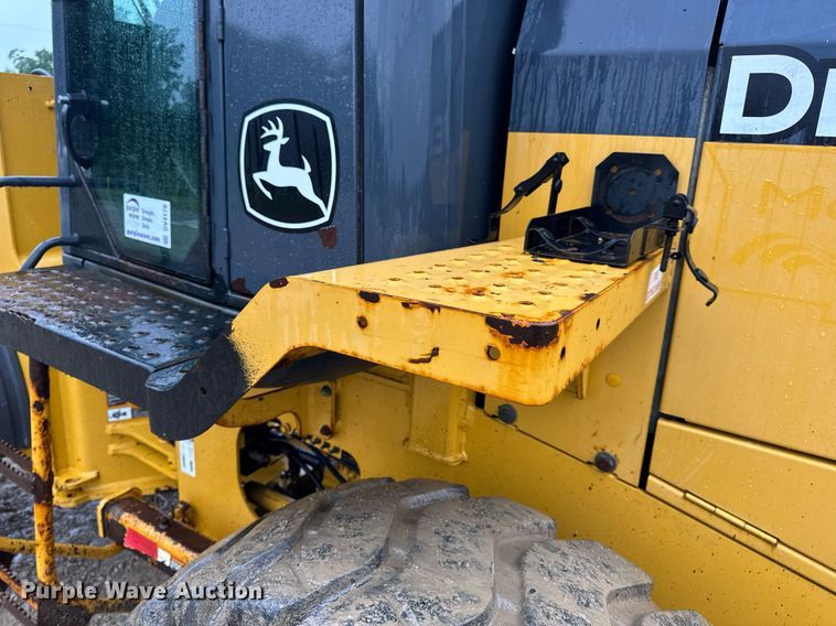 image for item DV4179 2005 John Deere 444J wheel loader