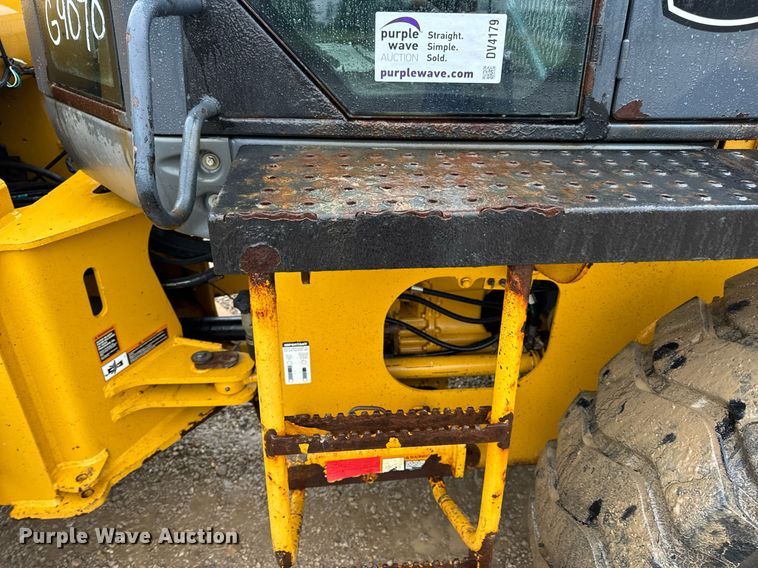 image for item DV4179 2005 John Deere 444J wheel loader