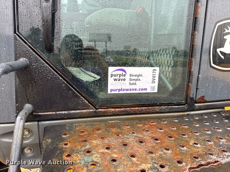 image for item DV4179 2005 John Deere 444J wheel loader