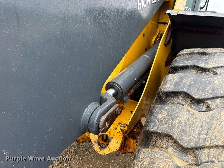 image for item DV4179 2005 John Deere 444J wheel loader