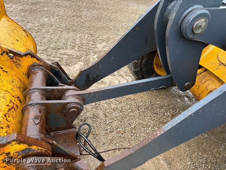 image for item DV4179 2005 John Deere 444J wheel loader