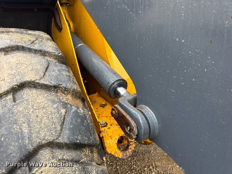 image for item DV4179 2005 John Deere 444J wheel loader