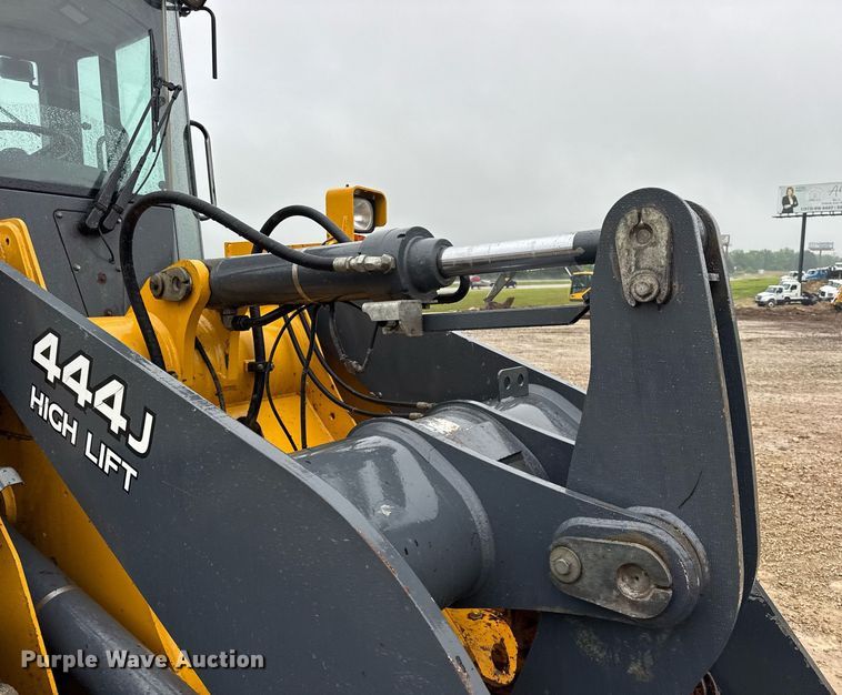 image for item DV4179 2005 John Deere 444J wheel loader