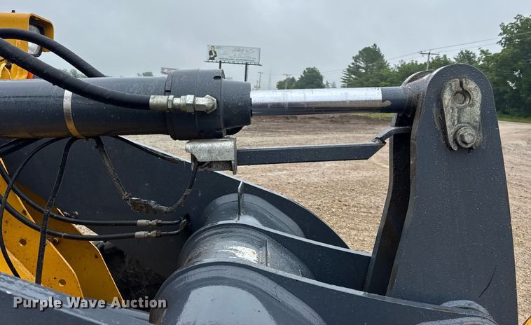 image for item DV4179 2005 John Deere 444J wheel loader