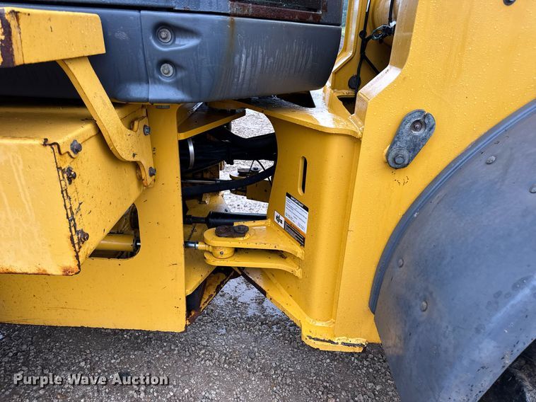 image for item DV4179 2005 John Deere 444J wheel loader