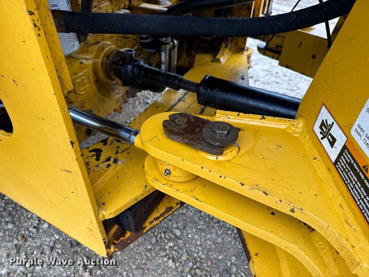image for item DV4179 2005 John Deere 444J wheel loader