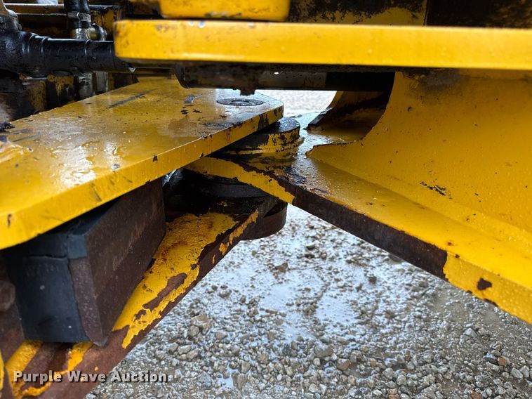 image for item DV4179 2005 John Deere 444J wheel loader