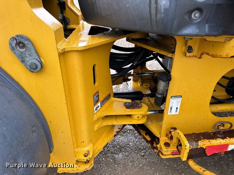 image for item DV4179 2005 John Deere 444J wheel loader