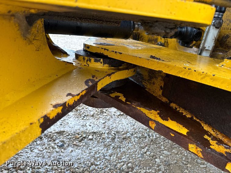 image for item DV4179 2005 John Deere 444J wheel loader