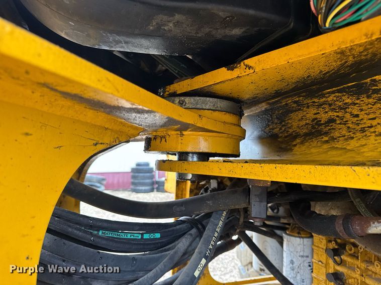 image for item DV4179 2005 John Deere 444J wheel loader