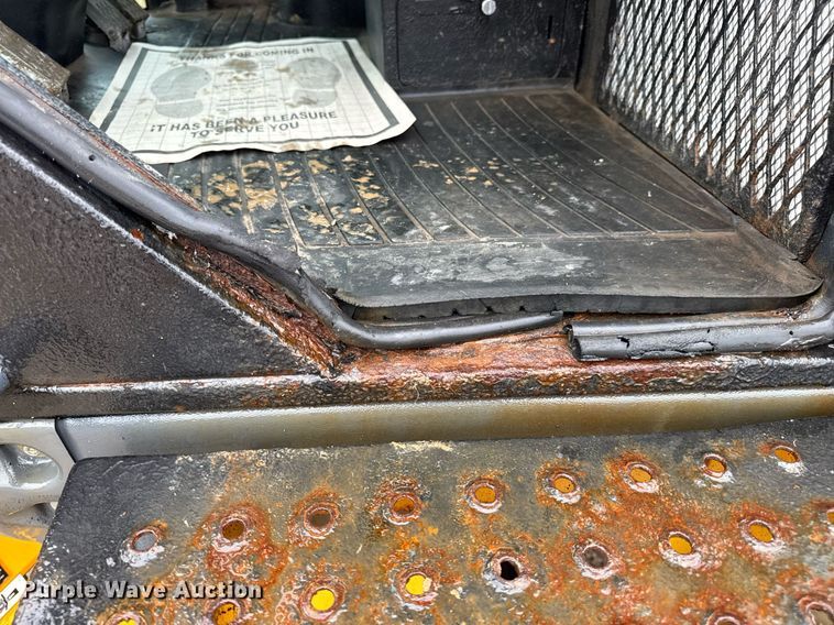 image for item DV4179 2005 John Deere 444J wheel loader