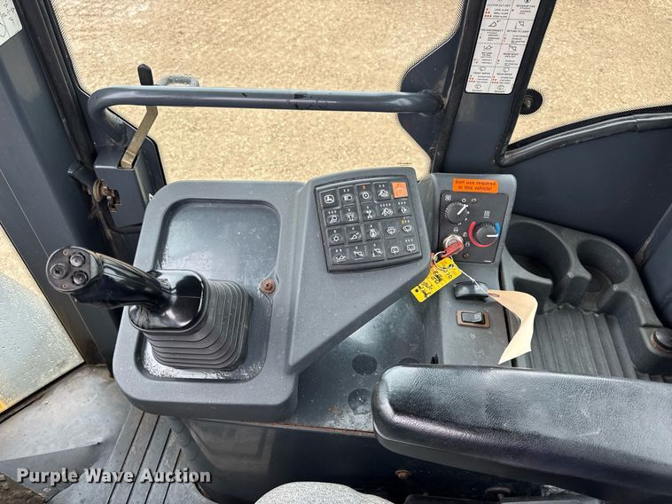 image for item DV4179 2005 John Deere 444J wheel loader