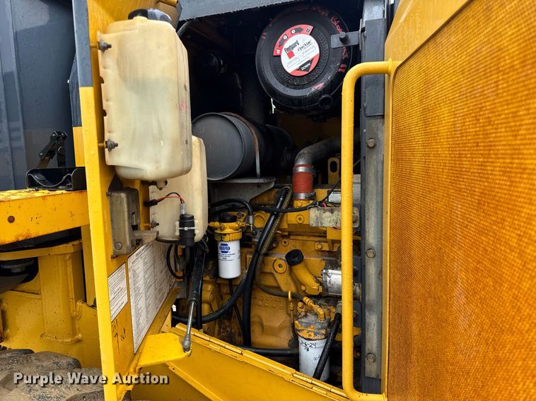 image for item DV4179 2005 John Deere 444J wheel loader