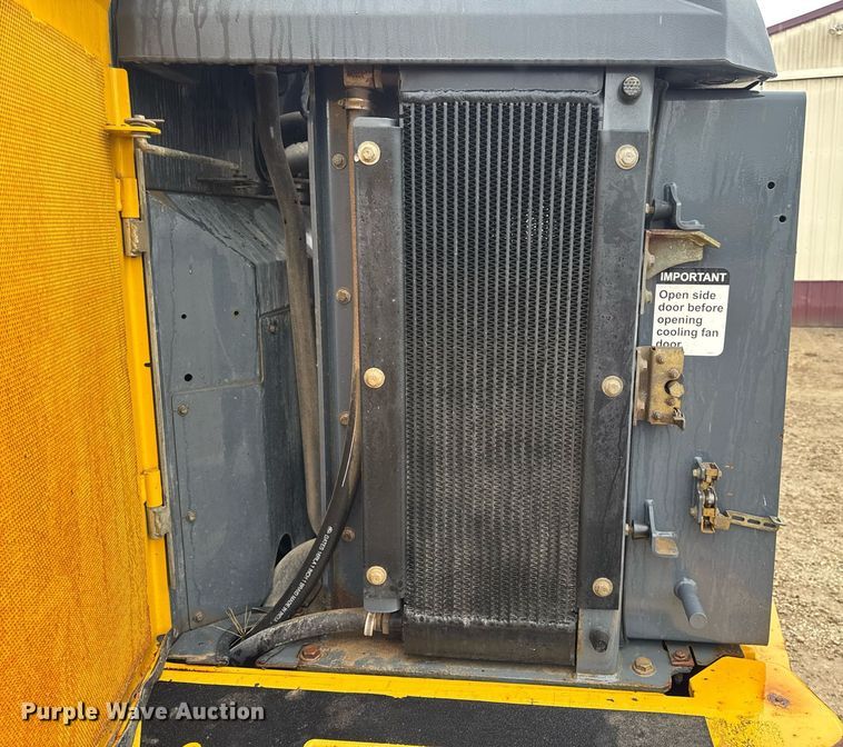 image for item DV4179 2005 John Deere 444J wheel loader