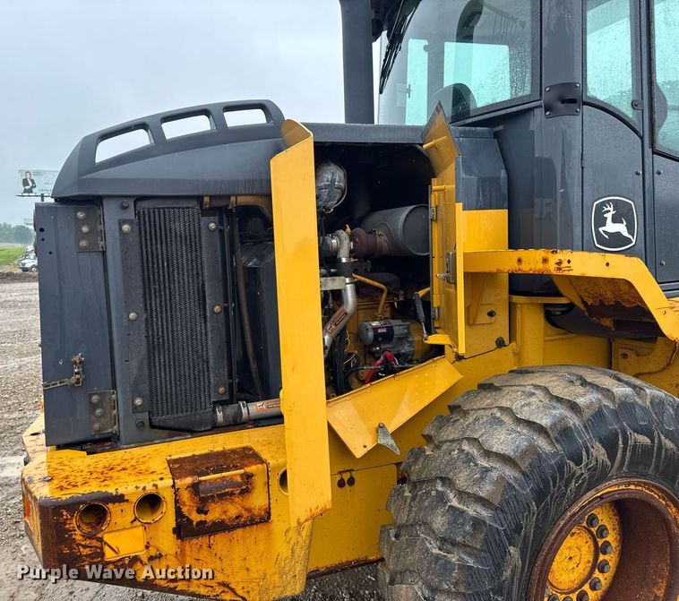 image for item DV4179 2005 John Deere 444J wheel loader