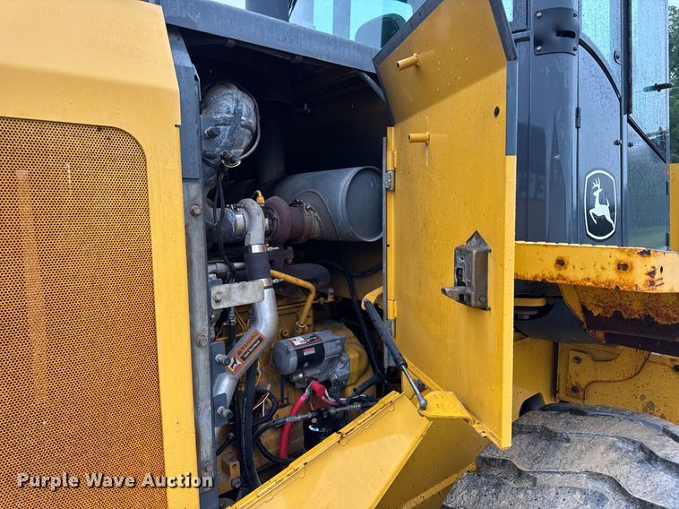 image for item DV4179 2005 John Deere 444J wheel loader