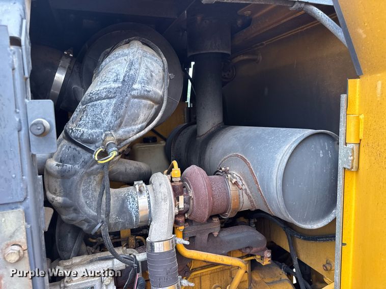 image for item DV4179 2005 John Deere 444J wheel loader