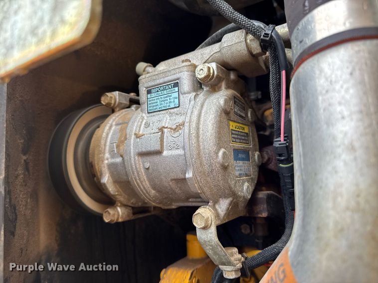 image for item DV4179 2005 John Deere 444J wheel loader